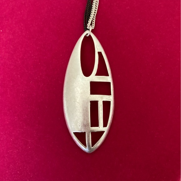 Kenneth Cole Silver Tone Pendant Necklace | New without Tags - Picture 7 of 8